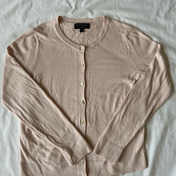 Banana Republic Sweaters - Banana Republic Blush Crewneck Button Cardigan